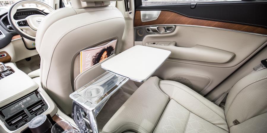Интерьер Volvo XC90 T8 Excellence 2017 года  (AU) (фото 14 из 15)